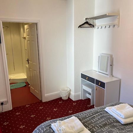 Marston Town Centre Villa 黑潭 外观 照片