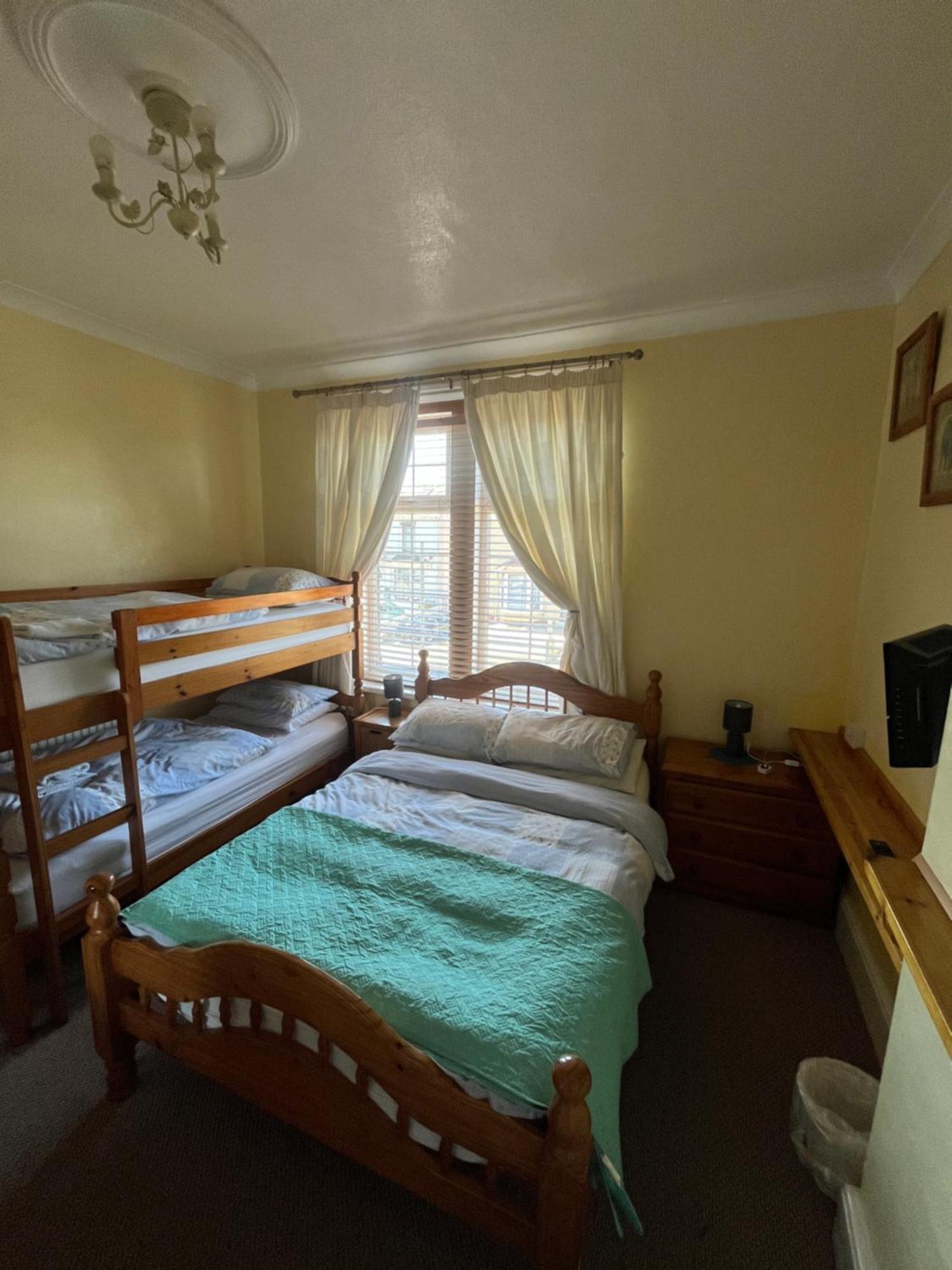 Marston Town Centre Villa 黑潭 外观 照片