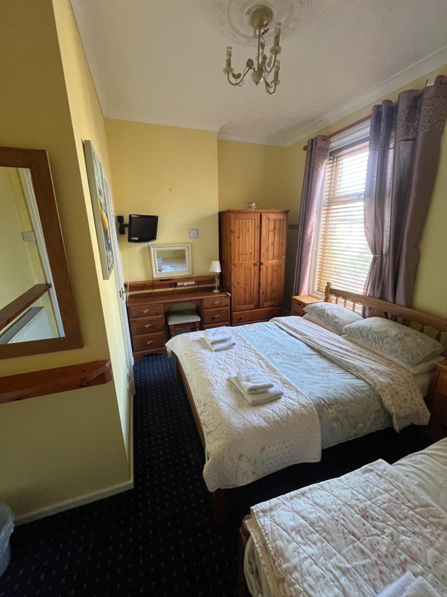 Marston Town Centre Villa 黑潭 外观 照片
