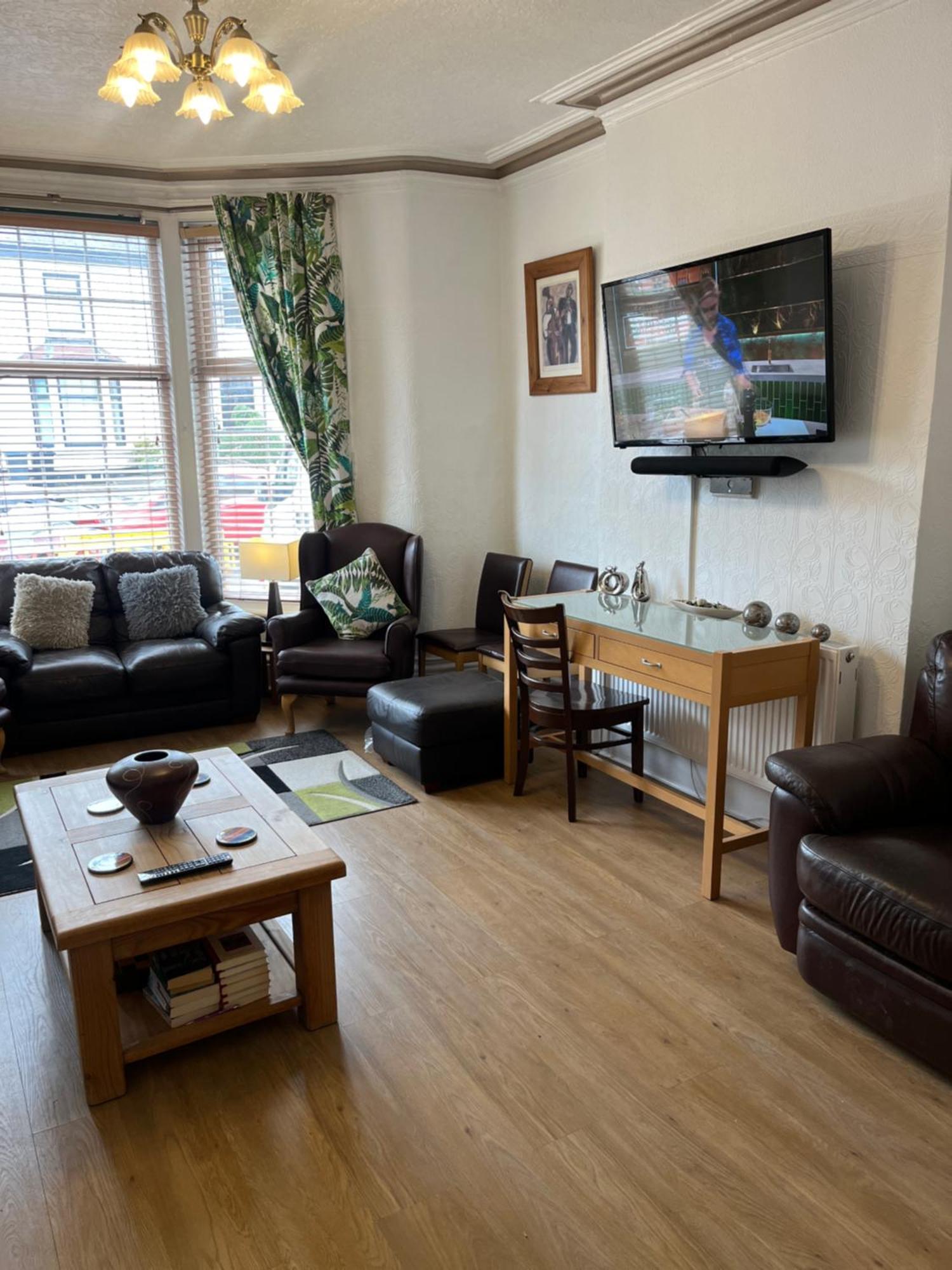 Marston Town Centre Villa 黑潭 外观 照片